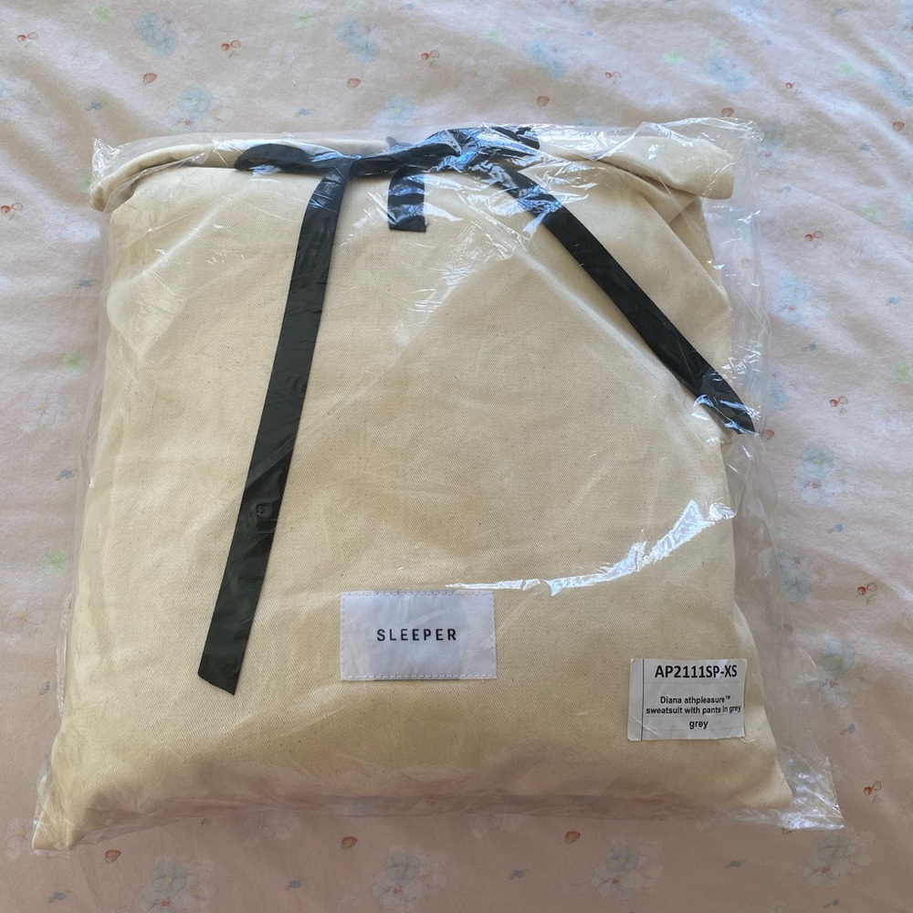 Brand New Sleeper Diana Athplesure Sweatset in Gray